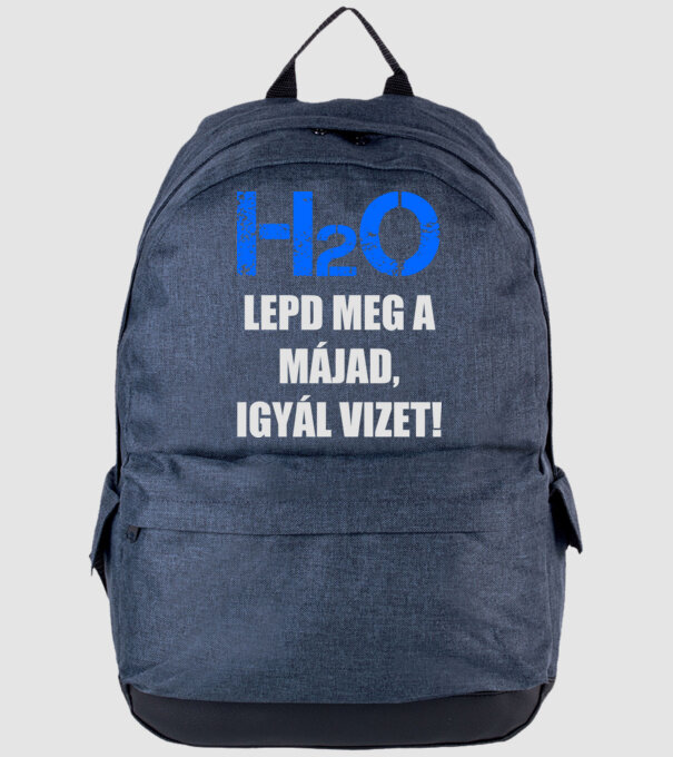  minta farmerkék pólón